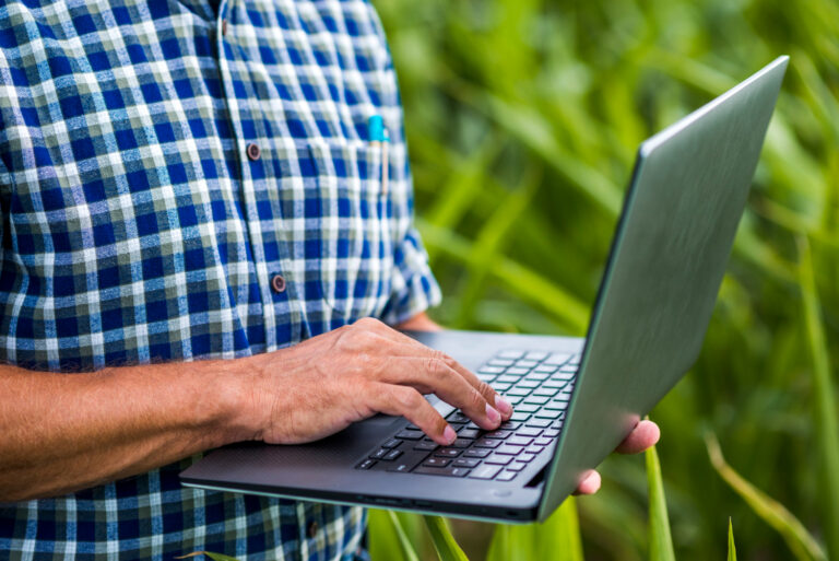 Cómo integrar inteligencia artificial para mejorar la eficiencia agrícola.